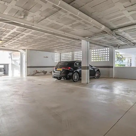 Mairena Forest Sea View & Pool- Happy アパート