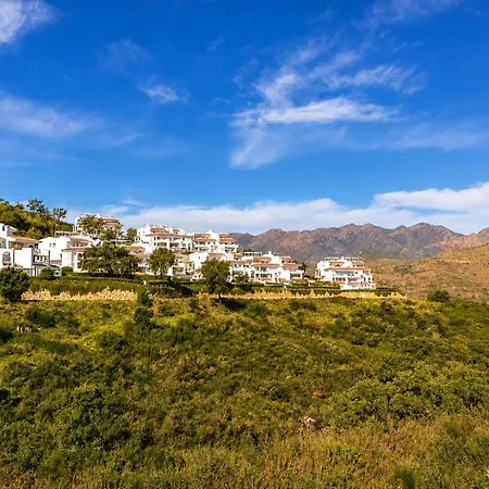 Apartment Mairena Forest Sea View & Pool- Happy