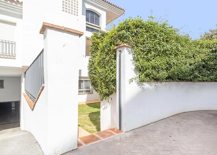 Mairena Forest Sea View & Pool- Happy شقة *