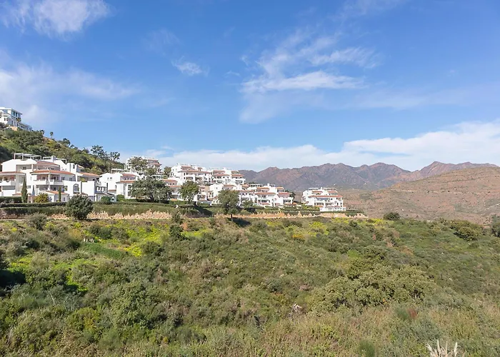 Mairena Forest Sea View & Pool- Happy شقة *