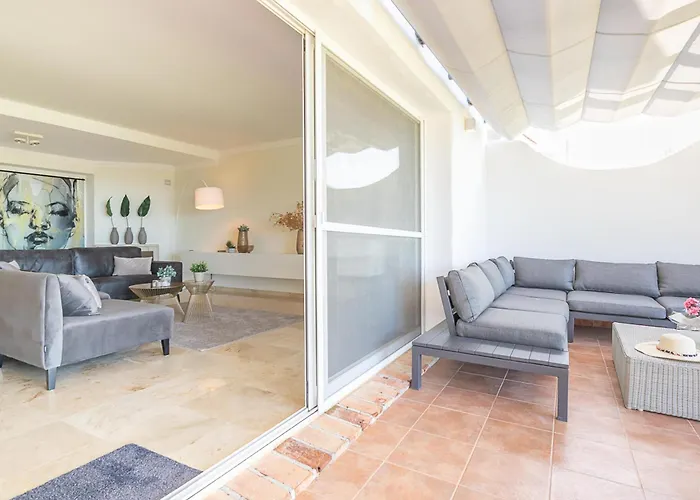 Apartmán Mairena Forest Sea View & Pool- Happy