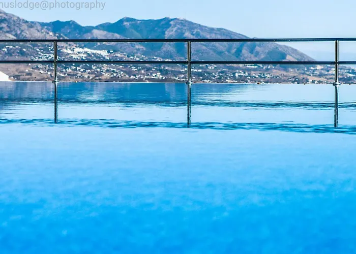 Mairena Forest Sea View & Pool- Happy *
